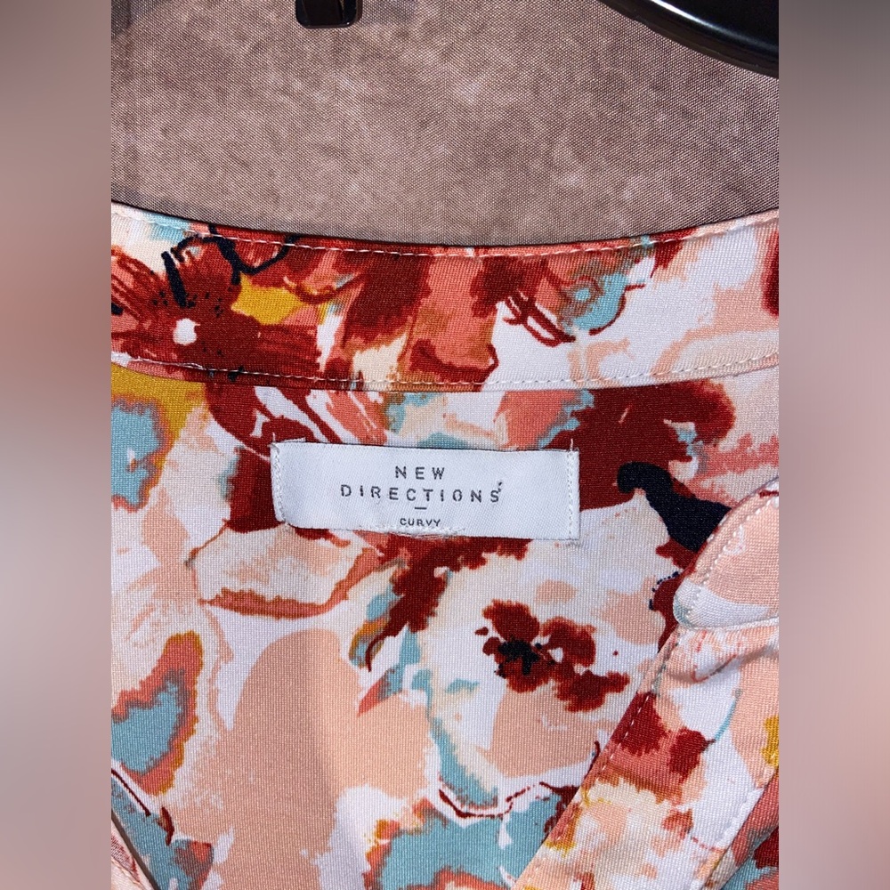 New Directions~Size 2X~Multi Color Floral top~Pleated bodice, flowy bottom~EUC - Picture 3 of 5